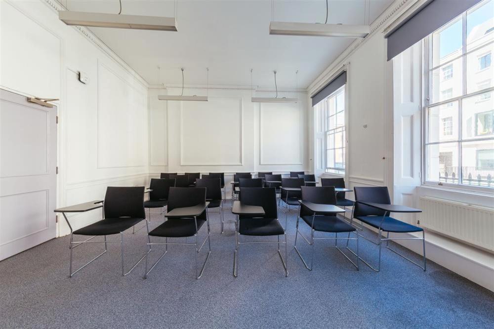 John Adams Hall 런던 외부 사진